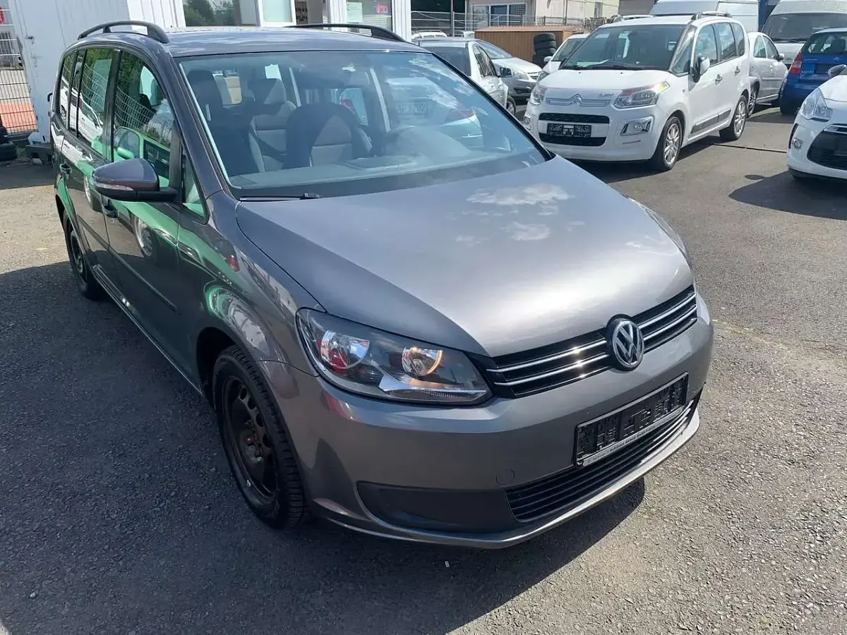 Gebraucht VW Touran Trendline 105 PS (77 kW) 2010 Pepper grey metallic Van / Kleinbus