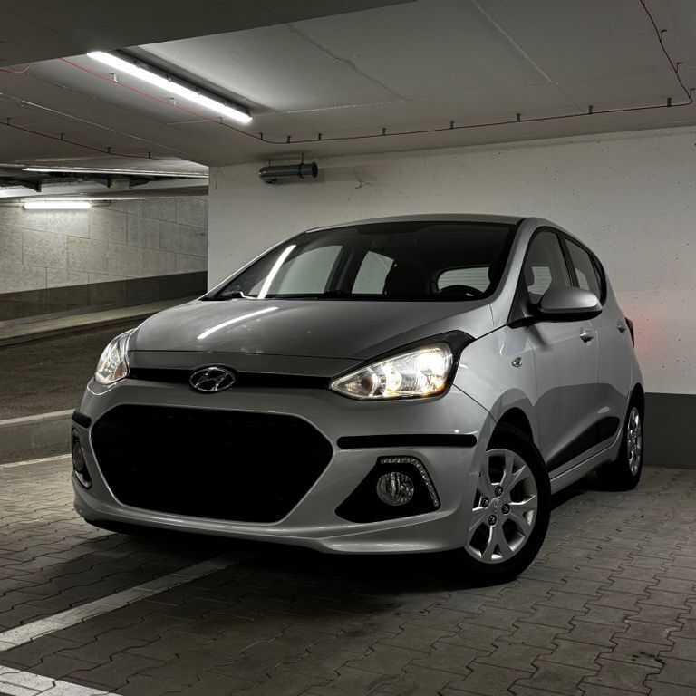 Silber Gebraucht 2016 Hyundai i10 Classic Kleinwagen | 7.149 € (Guter Preis) - Bild 1/4