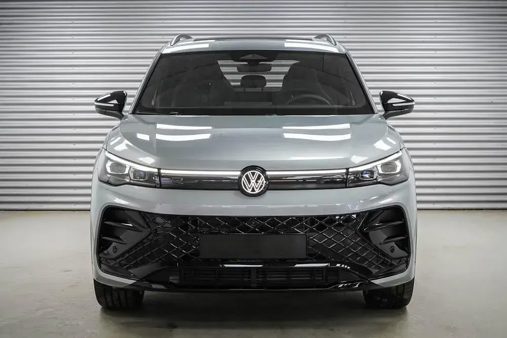 Neu VW Tiguan R-line 193 PS (141 kW) 2026 Oyster silver metallic (f0) SUV