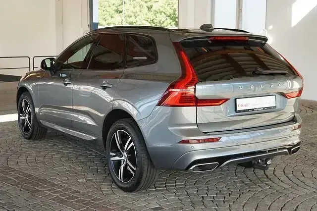 Gebraucht Volvo XC60 R-Design 250 PS (183 kW) 2019 Osmium grey met. SUV