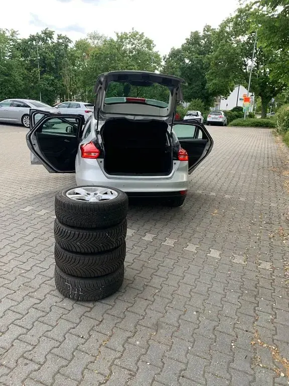 Gebraucht Ford Focus Titanium 125 PS (91 kW) 2017 Silber Limousine
