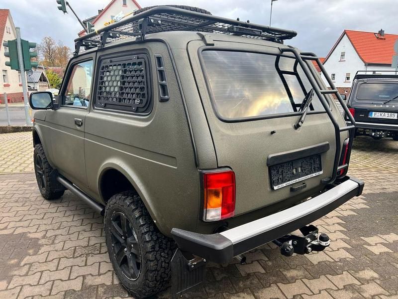 Neu Lada niva 83 PS (61 kW) 2026 Grün SUV