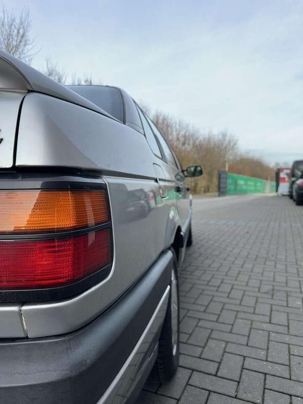 Gebraucht VW Passat 90 PS (66 kW) 1992 Grau Limousine