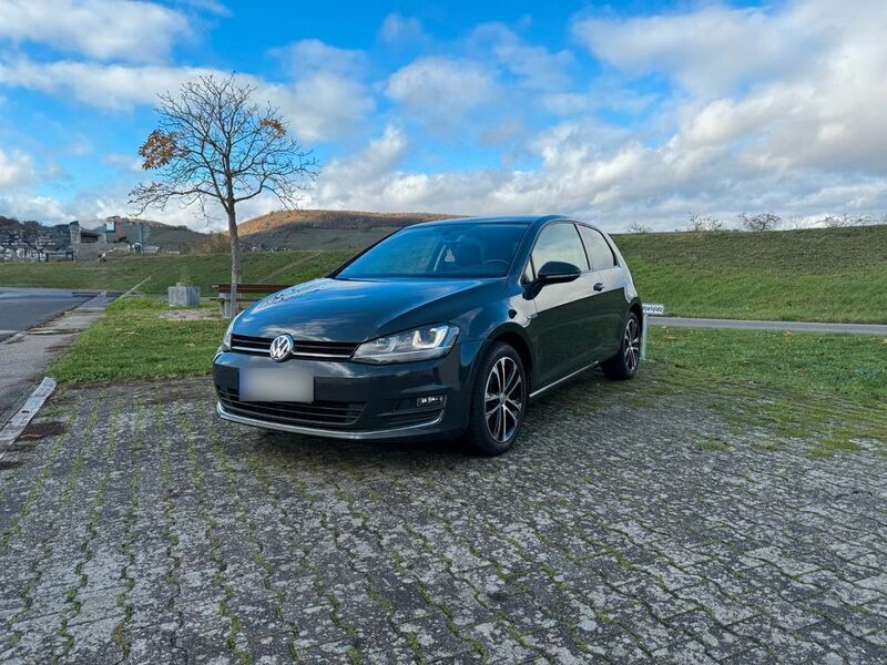 Grau Gebraucht 2015 VW Golf VII LOUNGE Limousine | 7.490 € (Guter Preis) - Bild 1/4