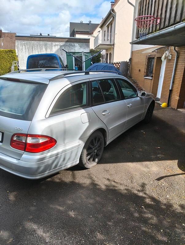 Gebraucht Mercedes E220 150 PS (110 kW) 2005 Silber Kombi