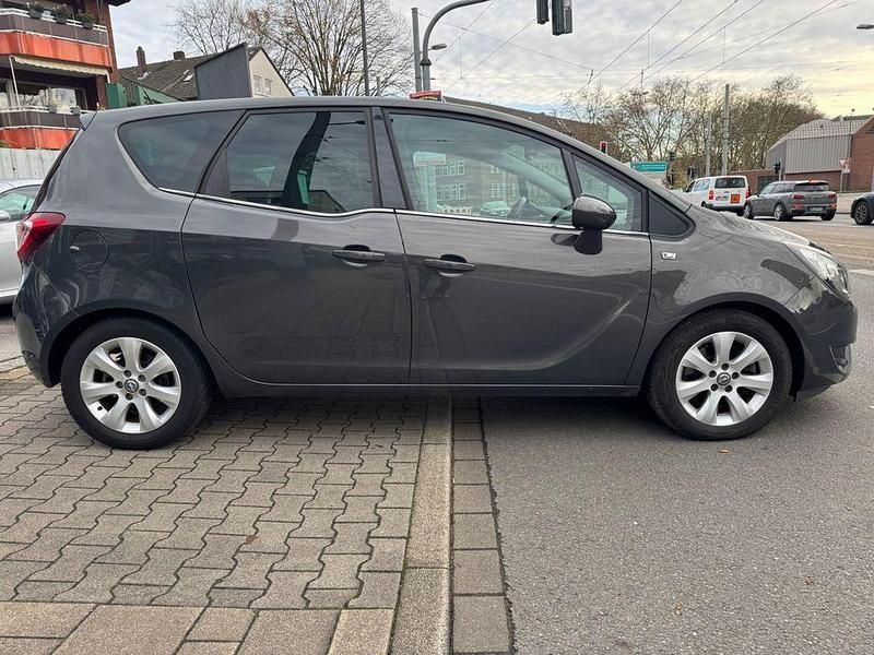 Gebraucht Opel Meriva Innovation 140 PS (102 kW) 2016 Grau Van / Kleinbus