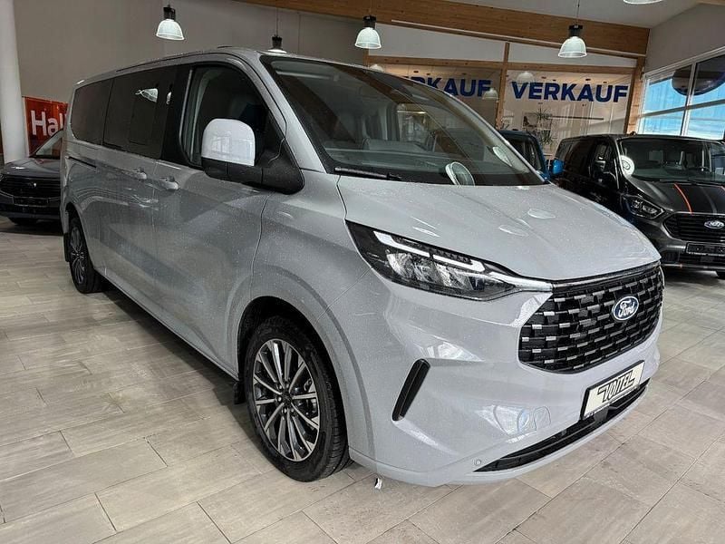 Neu Ford Tourneo Titanium X 170 PS (125 kW) 2026 Grau Van / Kleinbus
