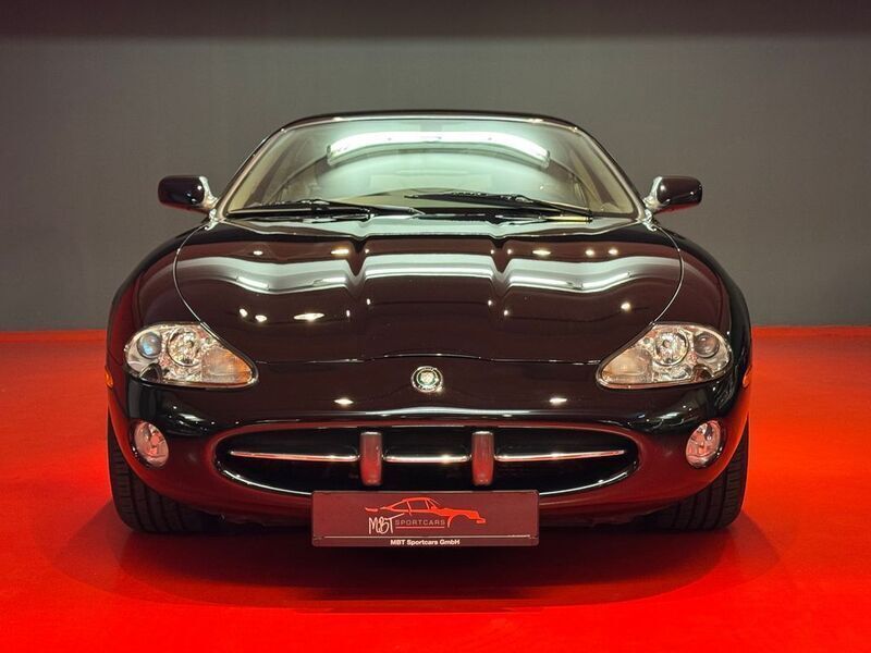 Schwarz Gebraucht 2002 Jaguar XK8 Coupé | 18.900 € - Bild 1/4