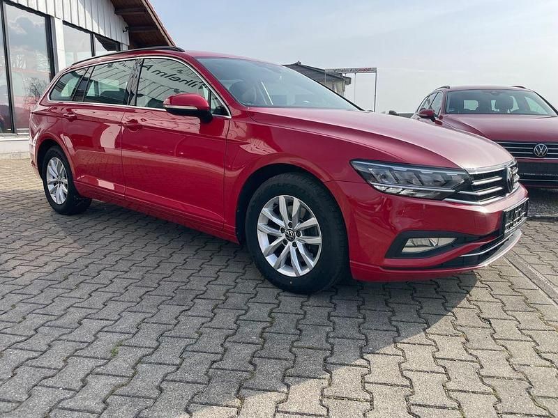 Gebraucht VW Passat Business 122 PS (89 kW) 2023 Tornadorot Kombi
