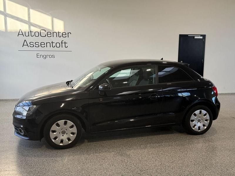 Schwarz Gebraucht 2011 Audi A1 Attraction Limousine | 3.100 € (Guter Preis) - Bild 1/3