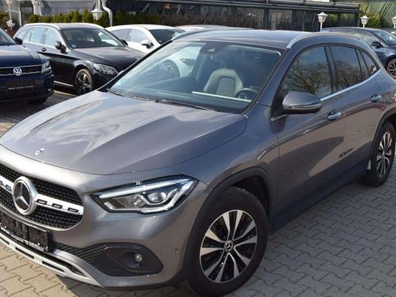 Gebraucht Mercedes GLA200 150 PS (110 kW) 2022 Mountaingrau  met. SUV