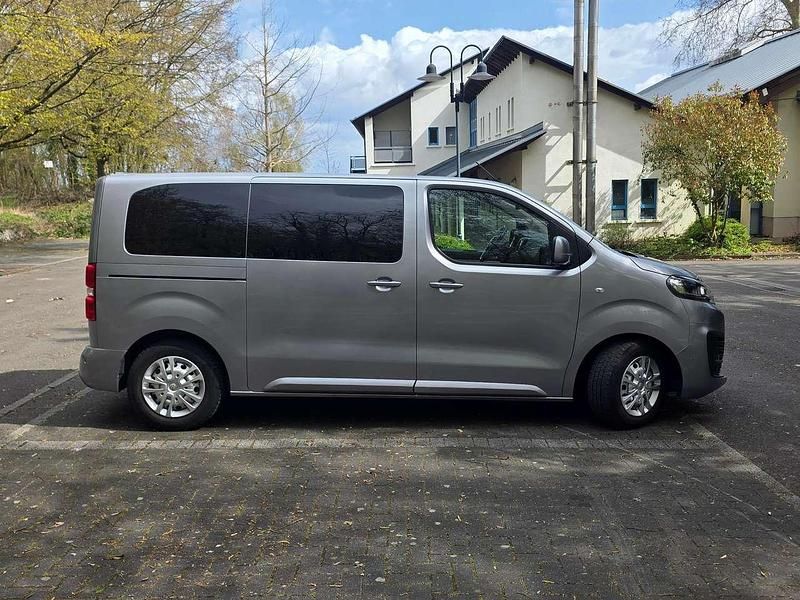 Gebraucht Citroën Spacetourer Shine 100 kW (136 PS) 2021 Silber Van / Kleinbus
