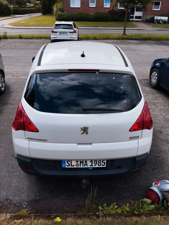 Weiß Gebraucht 2013 Peugeot 3008 Access Limousine | 4.999 € (Fairer Preis) - Bild 1/4