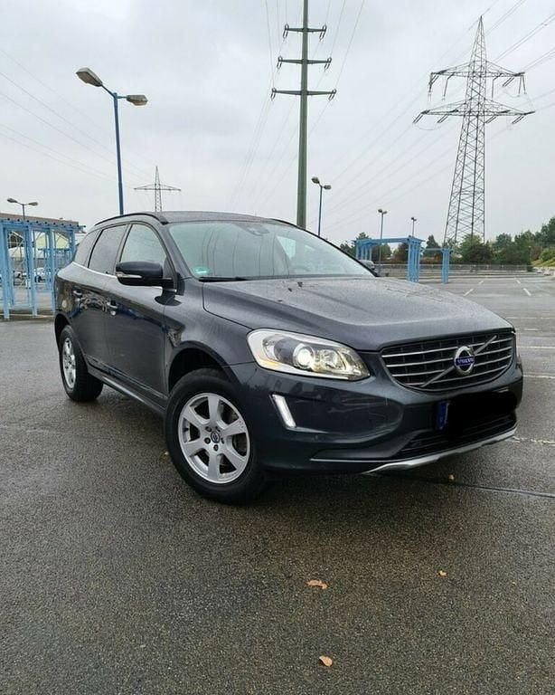 Grau Gebraucht 2015 Volvo XC60 Momentum SUV | 16.900 € (Fairer Preis) - Bild 1/4