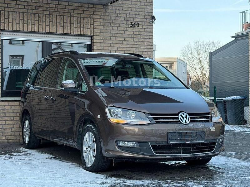 Gebraucht VW Sharan Comfortline 150 PS (110 kW) 2011 Braun Van / Kleinbus