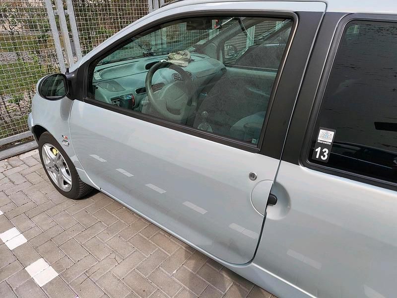 Silber Gebraucht 2004 Renault Twingo Dynamique Kleinwagen | 4.600 € - Bild 1/4