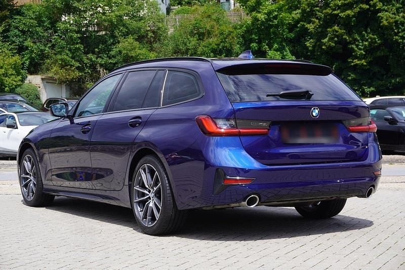 Gebraucht BMW 330 Performance 265 PS (194 kW) 2019 Blau Kombi