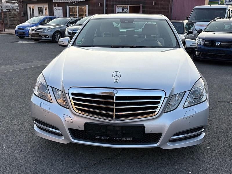 Gebraucht Mercedes E250 204 PS (150 kW) 2011 Silber Limousine