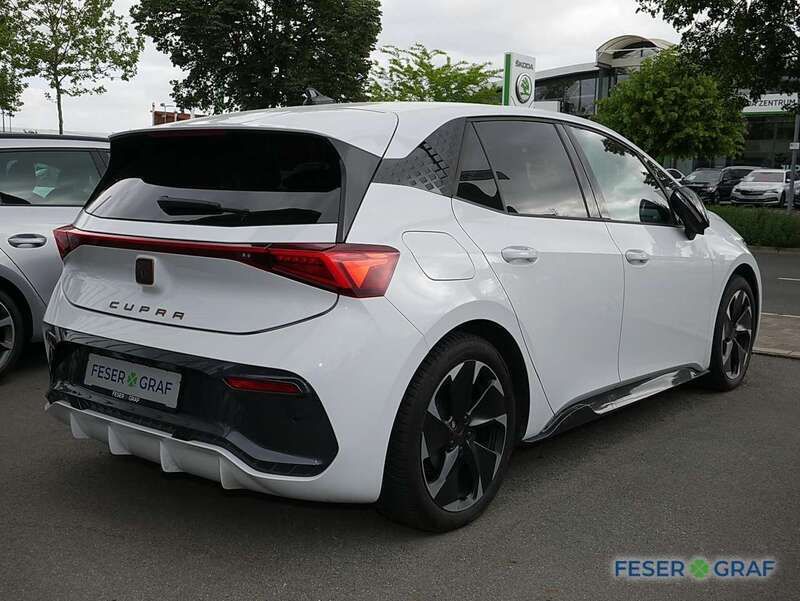 Gebraucht Cupra Born e-Boost 169 kW (231 PS) 2023 Eisweiß Kleinwagen