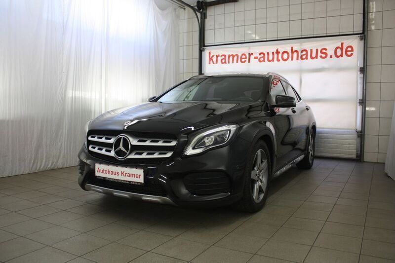 Schwarz Gebraucht 2019 Mercedes GLA180 AMG line SUV | 21.500 € (Fairer Preis) - Bild 1/4