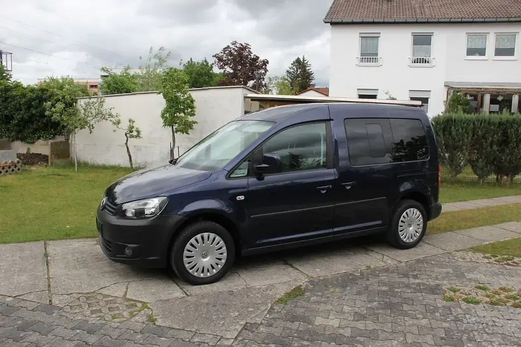 Second-hand VW Caddy Trendline 140 CP (102 kW) 2014 Albastru Monovolum