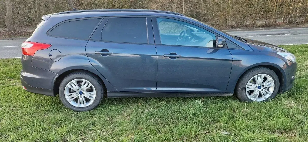 Gebraucht Ford Focus 109 PS (80 kW) 2012 Grau Kombi