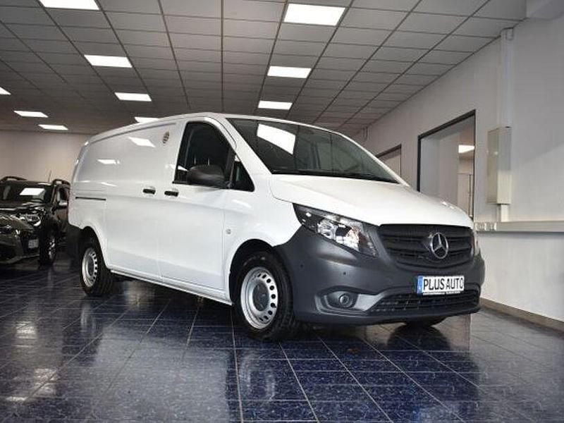 Arktikweiss Gebraucht 2020 Mercedes Vito Van / Kleinbus | 19.770 € (Guter Preis) - Bild 1/4