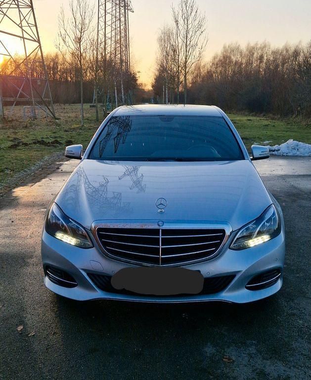 Gebraucht Mercedes E200 Elegance 184 PS (135 kW) 2015 Silber Limousine