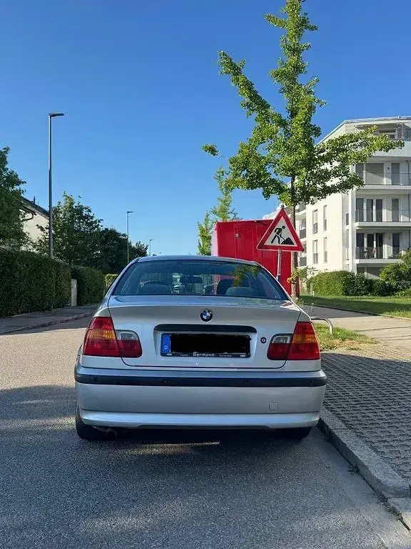 Gebraucht BMW 318 143 PS (105 kW) 2002 Silber Limousine