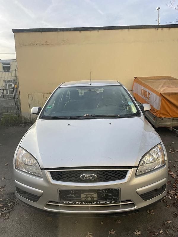 Silber Gebraucht 2007 Ford Focus Kombi | 750 € (Superpreis) - Bild 1/4
