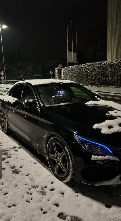 Schwarz Gebraucht 2017 Mercedes C250 AMG line Limousine | 16.200 € (Guter Preis) - Bild 1/4