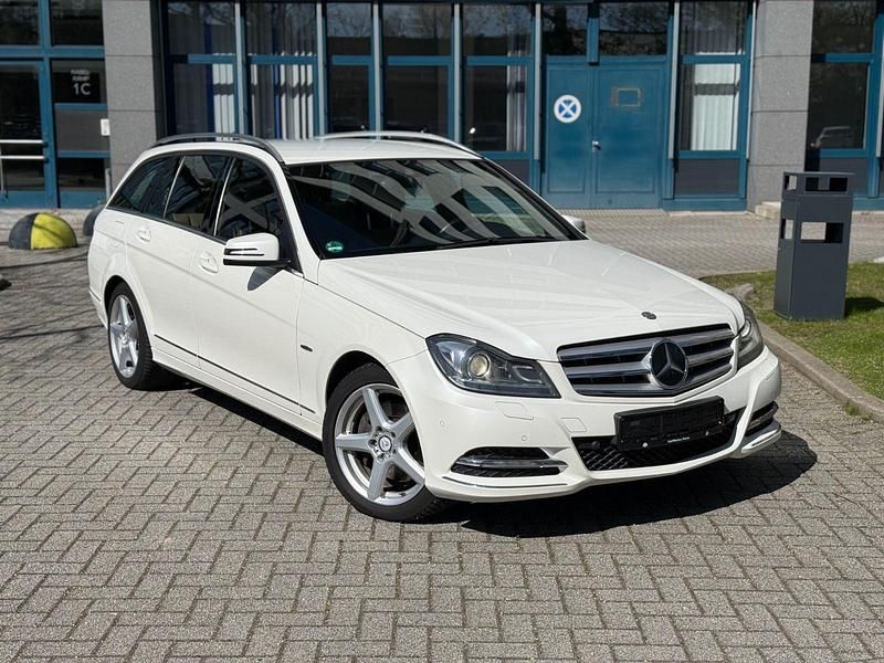 Gebraucht Mercedes C300 231 PS (169 kW) 2011 Weiß Kombi