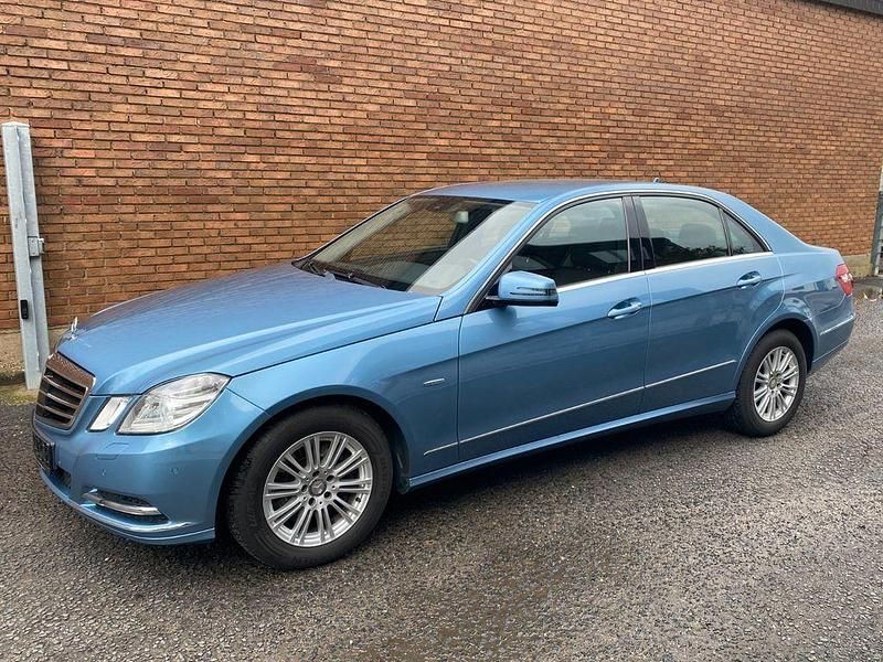 Gebraucht Mercedes E250 Elegance 204 PS (150 kW) 2011 Blau Limousine