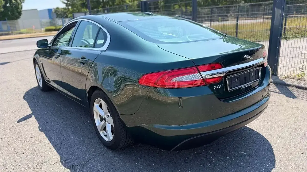 Gebraucht Jaguar XF 190 PS (139 kW) 2012 Taiga green Limousine