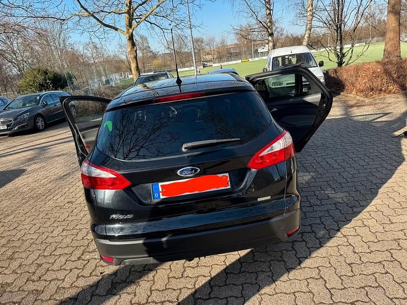 Gebraucht Ford Focus 105 PS (77 kW) 2014 Schwarz Kombi
