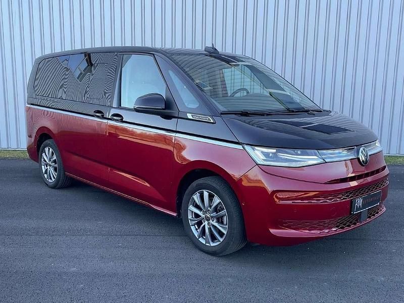 Second-hand VW Multivan Style 150 CP (110 kW) 2024 Roșu Monovolum