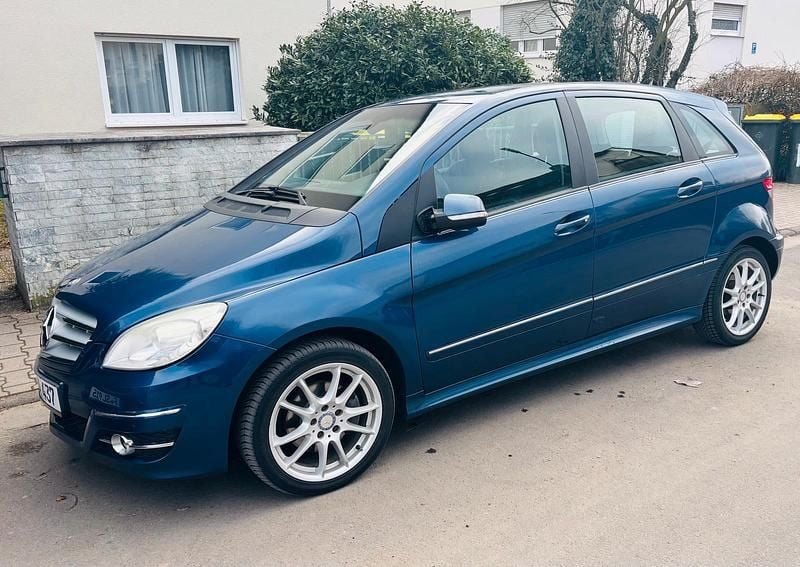 Gebraucht Mercedes B200 140 PS (102 kW) 2010 Blau Van / Kleinbus