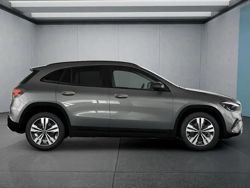 Gebraucht Mercedes GLA220 190 PS (139 kW) 2024 Grau SUV