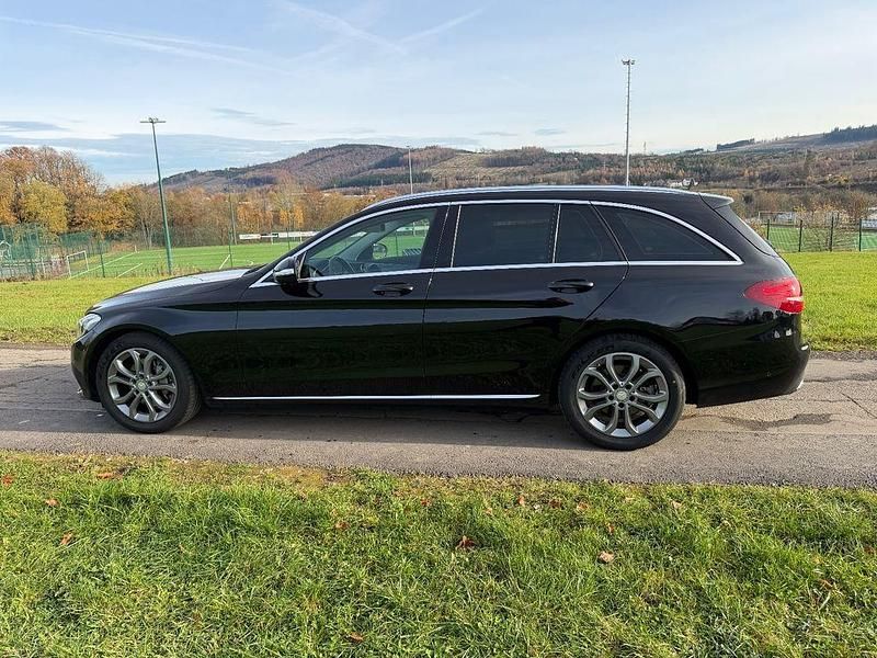 Gebraucht Mercedes C250 204 PS (150 kW) 2014 Schwarz Kombi