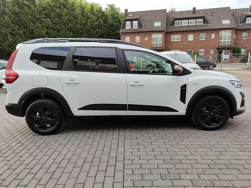 Gebraucht Dacia Jogger Extreme 101 PS (74 kW) 2024 Gletscherweiss Van / Kleinbus