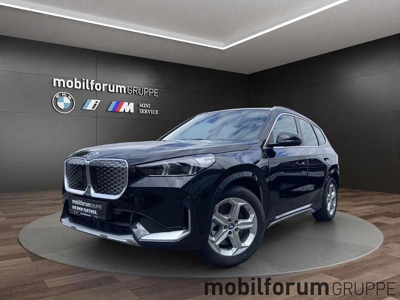 Schwarz Neu 2025 BMW iX1 xLine SUV | 51.599 € (Guter Preis) - Bild 1/4