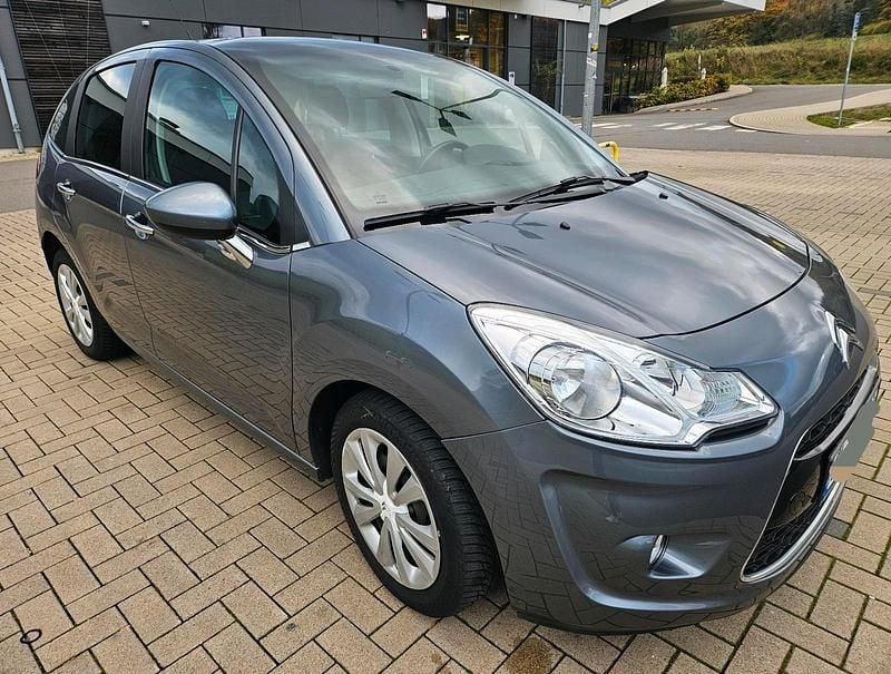 Grau Gebraucht 2011 Citroën C3 Limousine | 4.850 € (Fairer Preis) - Bild 1/4