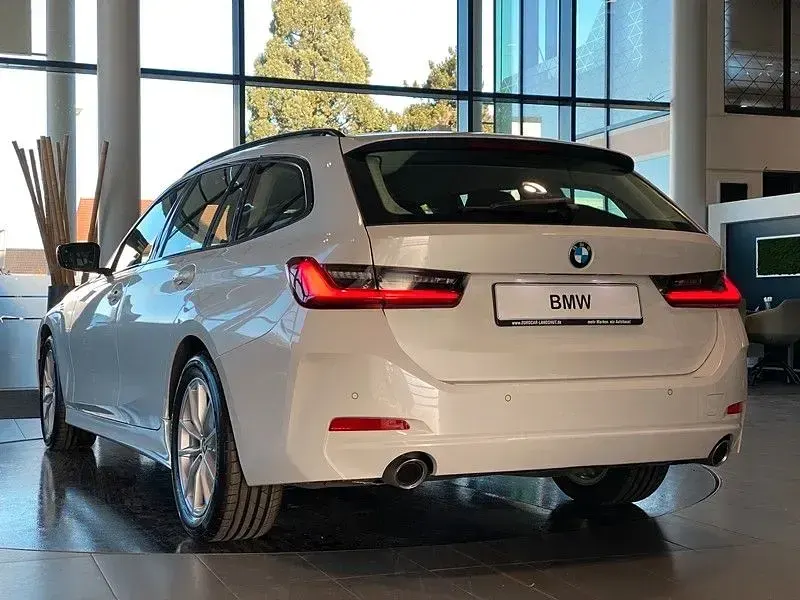 Gebraucht BMW 318 150 PS (110 kW) 2023 Weiß Kombi