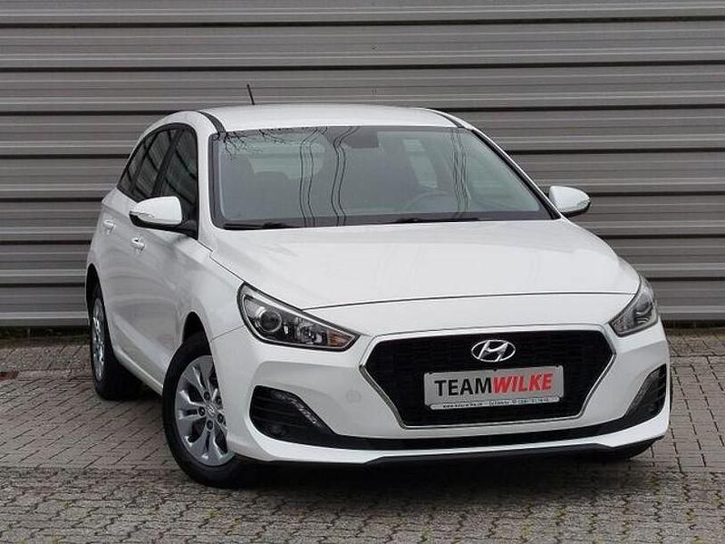Weiß Gebraucht 2019 Hyundai i30 Select Kombi | 11.780 € (Fairer Preis) - Bild 1/4