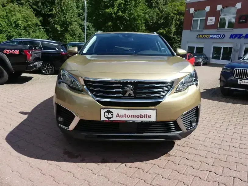 Gebraucht Peugeot 5008 120 PS (88 kW) 2017 Lackierung pyrite/metallic klarlack (metallic) SUV