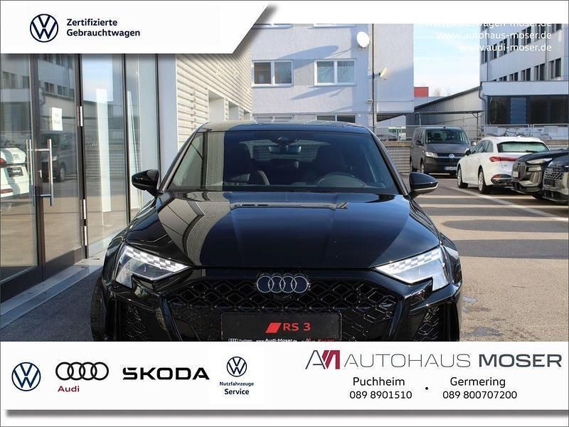 Mythosschwarz metallic Gebraucht 2025 Audi RS3 Sportback Ambiente Kleinwagen | 67.940 € - Bild 1/4
