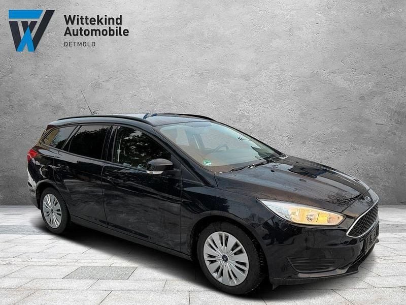 Schwarz Gebraucht 2015 Ford Focus Trend Kombi | 6.999 € (Guter Preis) - Bild 1/4
