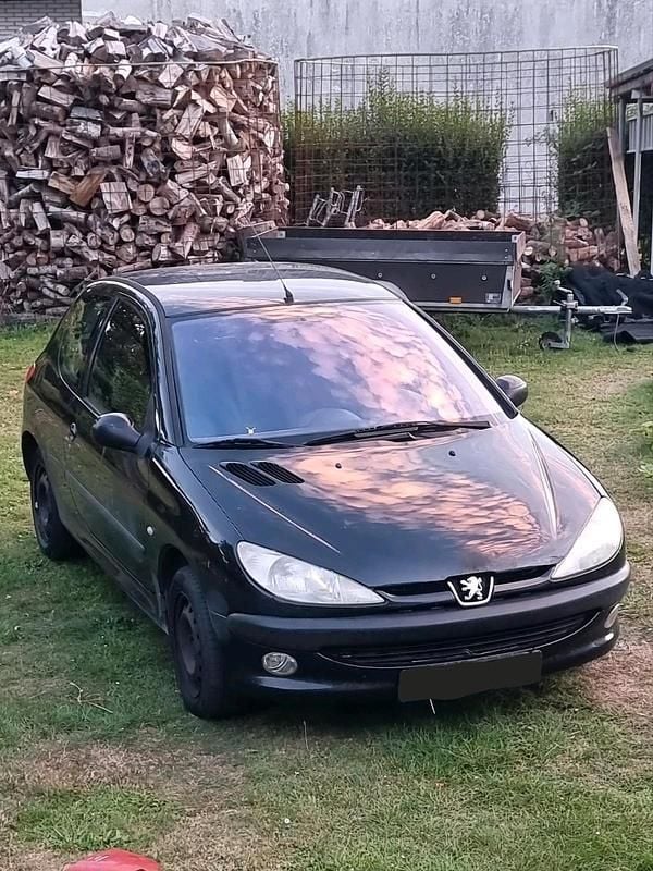 Schwarz Gebraucht 2003 Peugeot 206 Kleinwagen | 500 € (Superpreis) - Bild 1/4