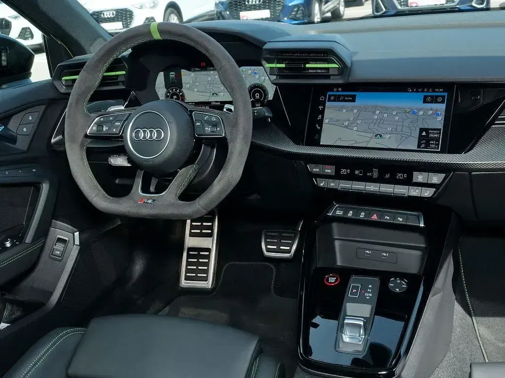 Gebraucht Audi RS3 Ambiente 400 PS (294 kW) 2024 Kyalamigrün Limousine