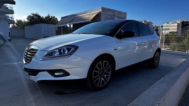 Weiß Gebraucht 2010 Lancia Delta Kleinwagen | 3.750 € (Fairer Preis) - Bild 1/4